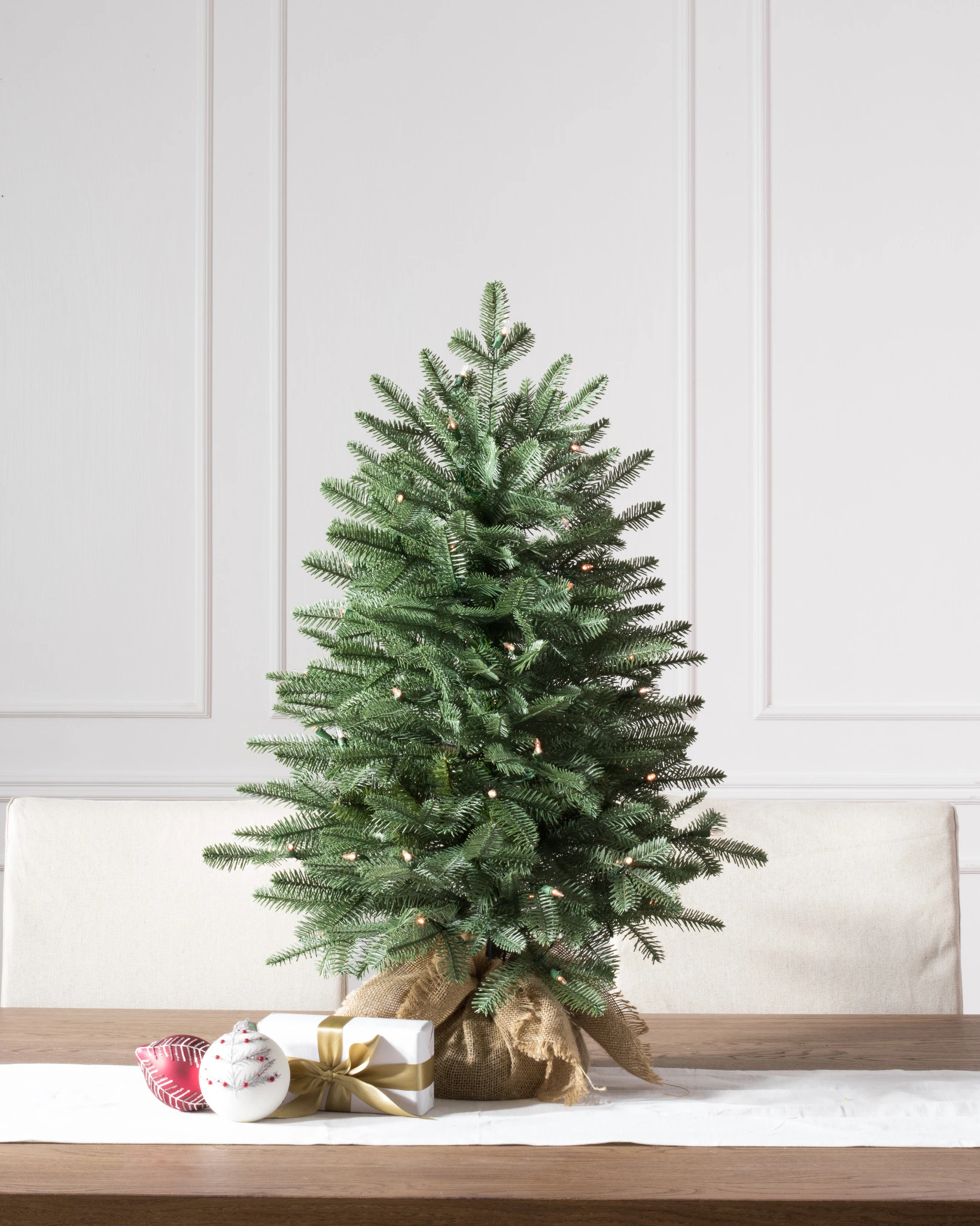 Árvore de Mesa BH Balsam Fir com Base de Saco de Juta